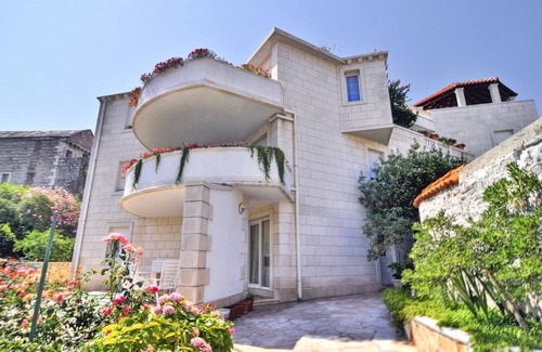 Pucisca Apartment | Two bedroom apartment with terrace Pučišća, Brač (A-754-b)