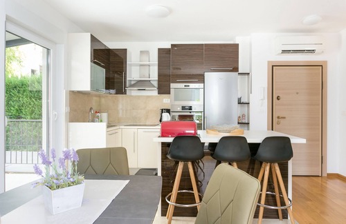 Strozanac Apartment | Two bedroom apartment with terrace Podstrana, Split (A-22897-a)