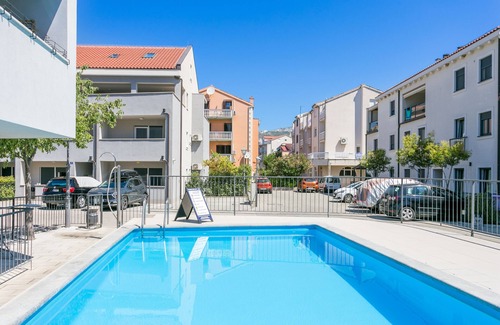 Strozanac Apartment | Two bedroom apartment with terrace Podstrana, Split (A-22897-a)