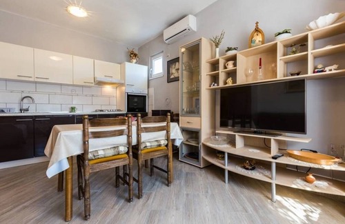 Kukljica Apartment | Two bedroom apartment with terrace Kukljica, Ugljan (A-8238-c)