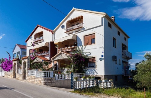 Kukljica Apartment | Two bedroom apartment with terrace Kukljica, Ugljan (A-8238-c)
