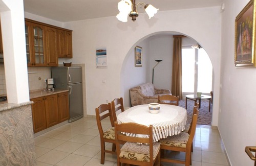 Lumbarda Apartment | Two bedroom apartment with terrace and sea view Lumbarda, Korčula (A-4370-a)