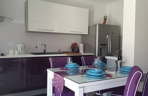 Strozanac Apartment | Two bedroom apartment with air-conditioning Podstrana, Split (A-13555-a)