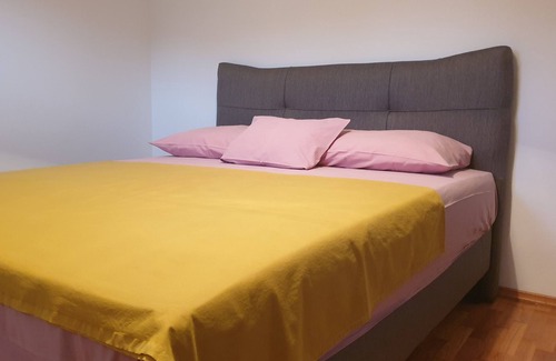 Strozanac Apartment | Two bedroom apartment with air-conditioning Podstrana, Split (A-13555-a)