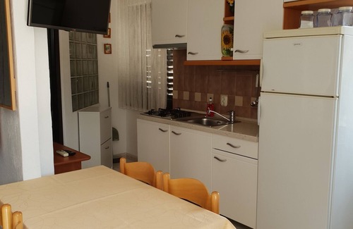 Sutivan Apartment | Two bedroom apartment with terrace Sutivan, Brač (A-17825-a)