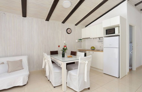 Grebastica Apartment | Two bedroom apartment near beach Grebaštica, Šibenik (A-10366-a)