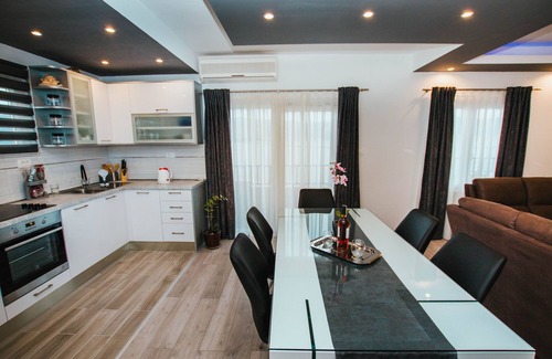 Arbanija Apartment | Two bedroom apartment near beach Arbanija, Čiovo (A-1122-b)