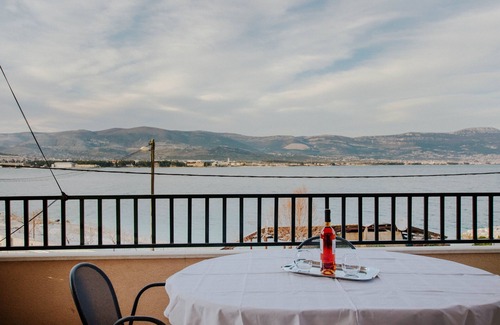 Arbanija Apartment | Two bedroom apartment near beach Arbanija, Čiovo (A-1122-b)