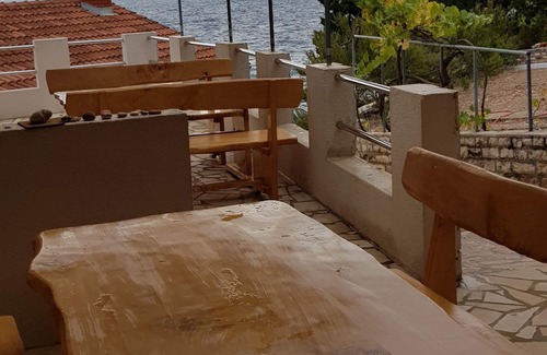 Gdinj Apartment | Two bedroom apartment near beach Cove Jedra, Hvar (A-2583-e)