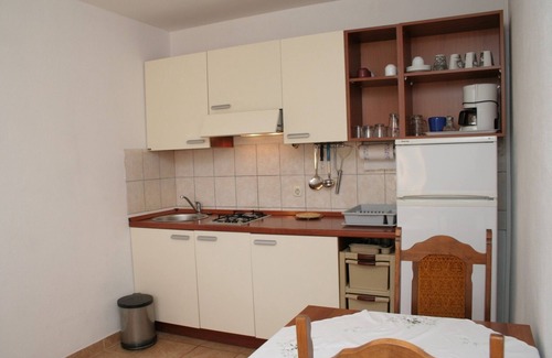 Pokrivenik Apartment | Two bedroom apartment near beach Cove Zarace (Gdinj), Hvar (A-4598-a)