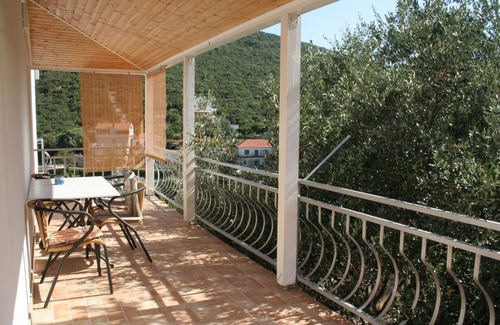 Pokrivenik Apartment | Two bedroom apartment near beach Cove Zarace (Gdinj), Hvar (A-4598-a)
