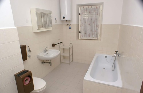 Simuni Apartment | Two bedroom apartment near beach Šimuni, Pag (A-236-b)