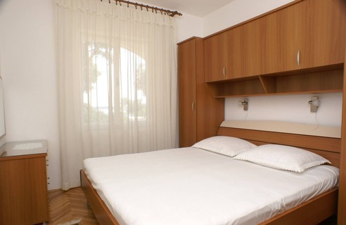 Simuni Apartment | Two bedroom apartment near beach Šimuni, Pag (A-236-b)