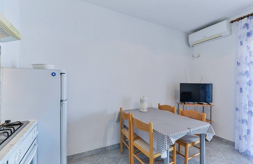 Tkon Apartment | Two bedroom apartment near beach Tkon, Pašman (A-336-c)