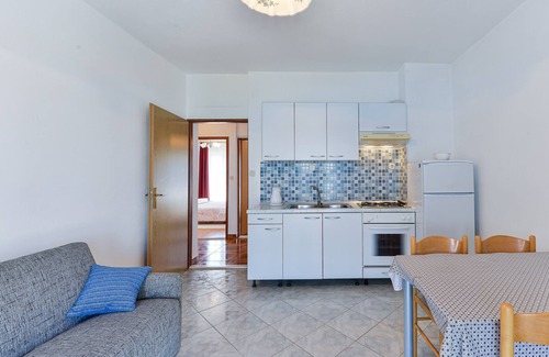 Tkon Apartment | Two bedroom apartment near beach Tkon, Pašman (A-336-c)