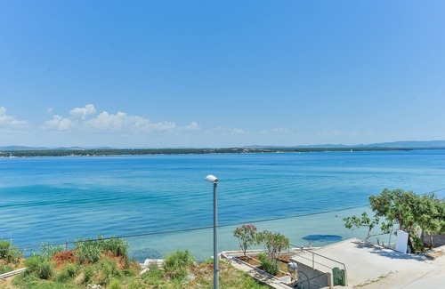 Tkon Apartment | Two bedroom apartment near beach Tkon, Pašman (A-336-c)