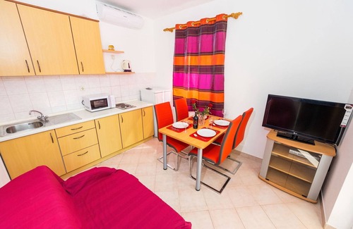 Vrsi Apartment | Two bedroom apartment near beach Vrsi - Mulo, Zadar (A-5951-b)