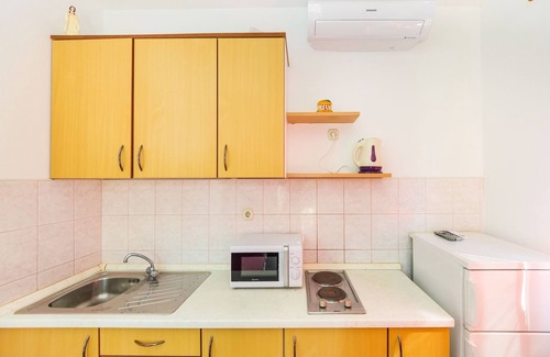 Vrsi Apartment | Two bedroom apartment near beach Vrsi - Mulo, Zadar (A-5951-b)