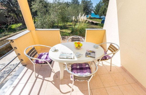 Vrsi Apartment | Two bedroom apartment near beach Vrsi - Mulo, Zadar (A-5951-b)