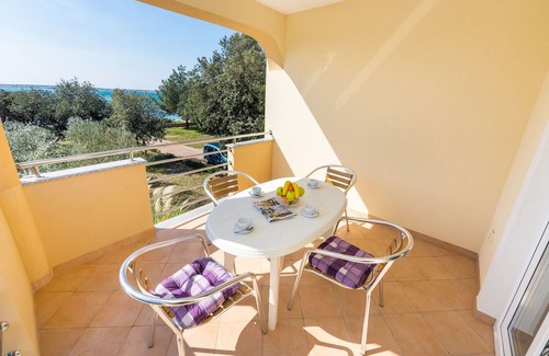 Vrsi Apartment | Two bedroom apartment near beach Vrsi - Mulo, Zadar (A-5951-d)