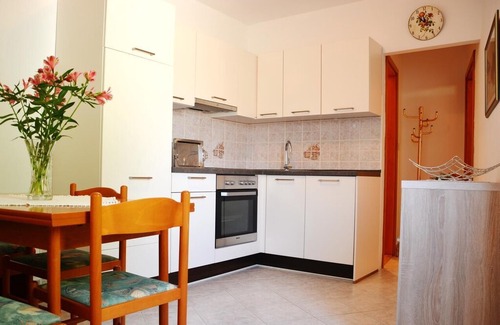 Pucisca Apartment | Two bedroom apartment with terrace Pučišća, Brač (A-754-b)