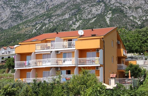 Gradac Apartment | Two bedroom apartment with air-conditioning Gradac, Makarska (A-13681-d)