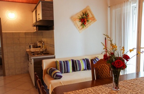 Lopar Apartment | Two bedroom apartment with balcony and sea view Lopar, Rab (A-22978-a)