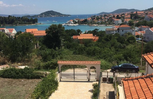 Preko Apartment | Two bedroom apartment with balcony and sea view Preko, Ugljan (A-23327-b)