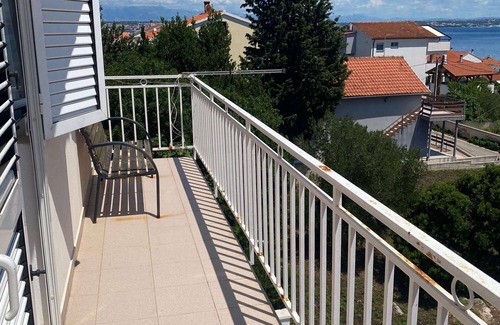 Preko Apartment | Two bedroom apartment with balcony and sea view Preko, Ugljan (A-23327-b)