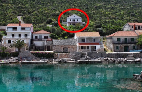 Pokrivenik Apartment | Two bedroom apartment with terrace and sea view Cove Zarace (Gdinj), Hvar (A-4597-a)