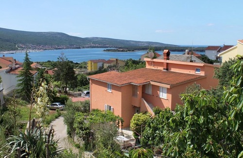 Kornic Apartment | Two bedroom apartment with terrace and sea view Kornić, Krk (A-5418-b)