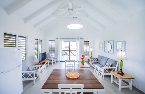 Runaway Bay Villa | TWO BEDROOM/BATHS APARTMENT 60 YARDS FROM BEACH