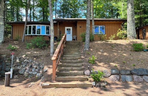 Eagle River Cabin | Two bedroom cabin on beautiful Catfish Lake of the Eagle River Chain of Lakes