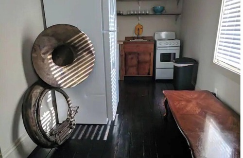 Faubourg Lafayette House | Two bedroom Comfort Near Everything!