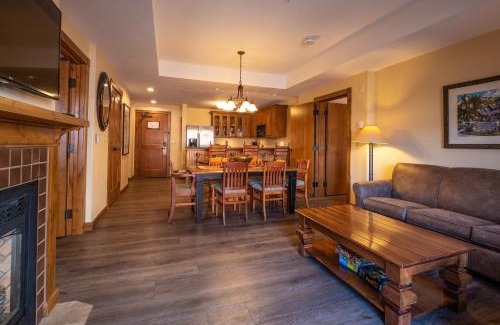 Crested Butte Apartment | Two Bedroom Condo with a Balcony in Mountaineer Square condo