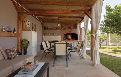 Valtura House | Two-Bedroom Holiday Home In Valtura