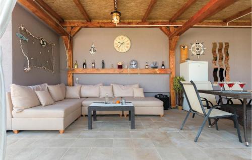 Valtura House | Two-Bedroom Holiday Home In Valtura