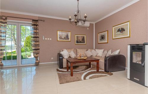 Kijevo House | Two-Bedroom Holiday Home In Kijevo