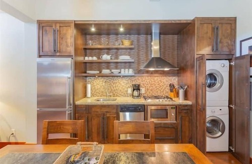 Mayne Island Hotel | Two Bedroom Oceanfront Villa - Mayne Island Resort