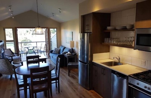 Mayne Island Hotel | Two Bedroom Oceanfront Villa - Mayne Island Resort