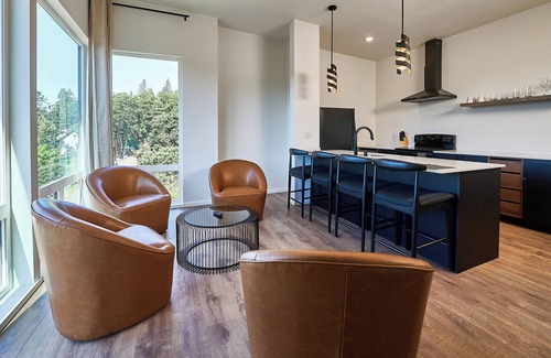 White Salmon Apartment | Two-bedroom suite, Mt Hood views, downtown White Salmon, suite 30