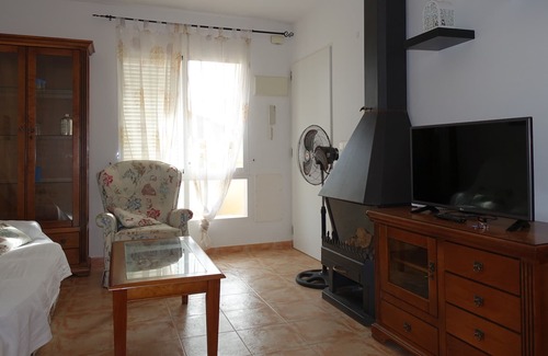 Monte Faro House | Two Bedroom Town House, Communal Swimming Pool, Wi Fi, UK TV and sports court