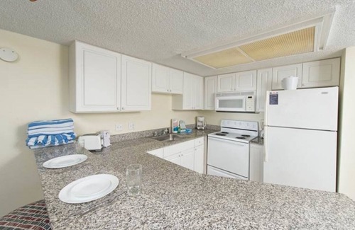 Ocean Drive Resort | Two Bedroom Ocean Front Luxury Condo, Myrtle Beach, South Carolina 1890830