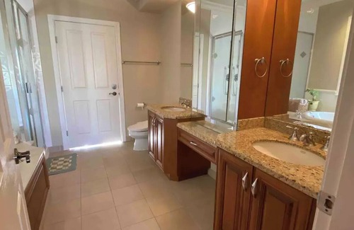 Steveston House | Two-bedroom with independent entrance close to YVR in Richmond