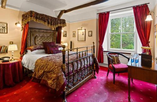 Two Bridges Hotel | Two Bridges Hotel