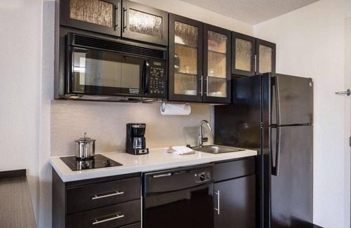 Schiller Park Hotel | TWO Comfortable 1BR Suites With Kitchens, Short Drive to Kohl Children's Museum!