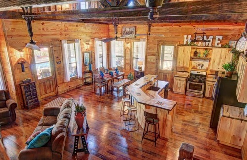 New Braunfels Cabin | Two Cozy Cabins Located on 65 Acres – A Peaceful Ranch Escape