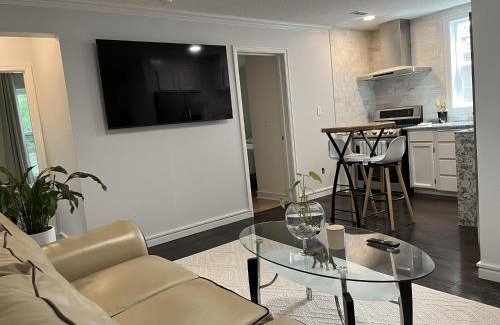 Des Moines Apartment | Two fully independent unit - a modern house and a private apartment, each with its own entrance, located just 15 min from Sea-Tac Airport and 5 min from Des Moines Marina