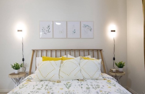 Caldwell House | TWO Houses NEXT DOOR! 6bed/4bath Sleeps 16 total!