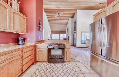 Sunriver House | Two-level family home w/free WiFi, private hot tub, W/D, AC + SHARC passes